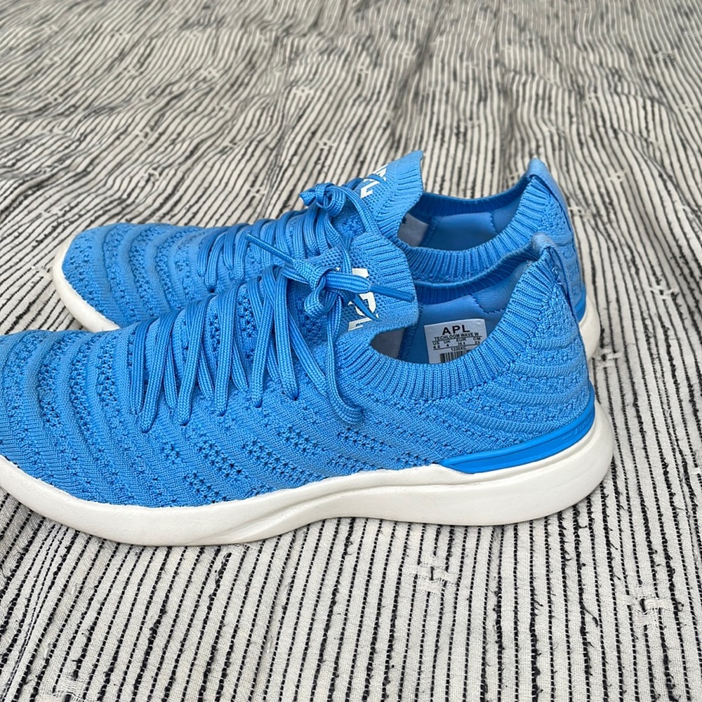 APL TechLoom Wave sneakers in Coastal Blue / Ice Blue/ Melange size 6.5 women’s